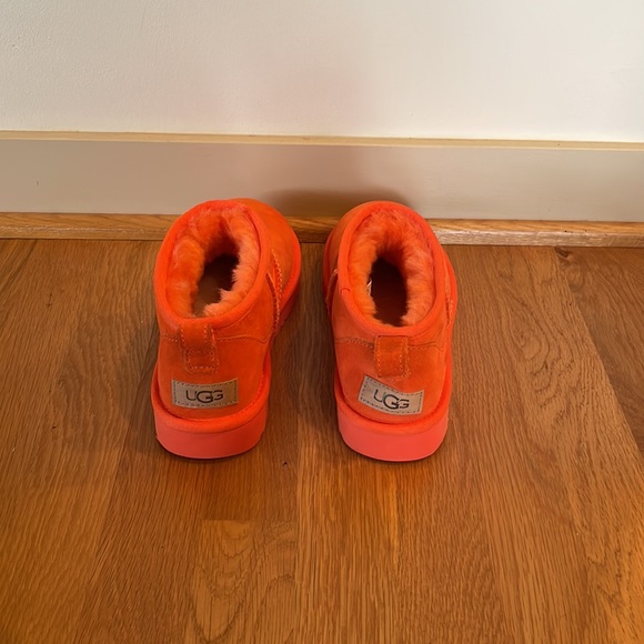 UGG Classic Ultra Mini Boots Size 6 Orange Soda - Picture 4 of 6